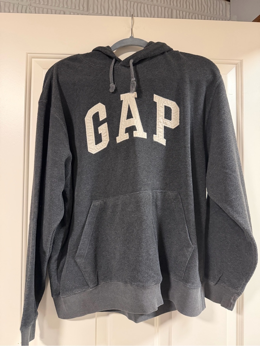 GAP Fleece Pullover Hoodie Men’s Small Gray Spellout Sweatshirt